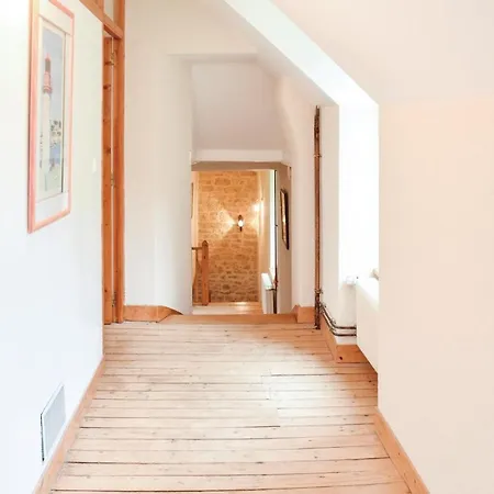 Holiday home 3 Bedroom Beautiful In Valognes