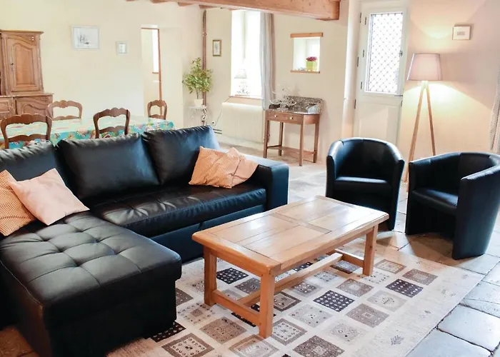 3 Bedroom Beautiful In Valognes