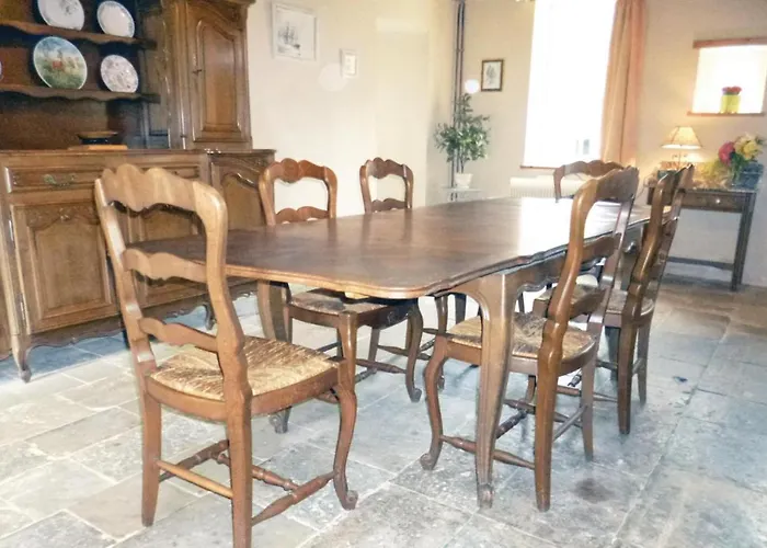 3 Bedroom Beautiful In Valognes