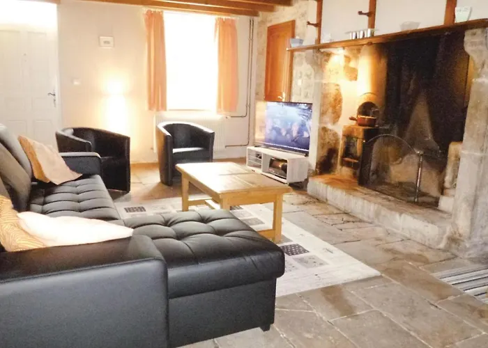 3 Bedroom Beautiful In Valognes