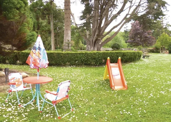 Holiday home 3 Bedroom Beautiful In Valognes