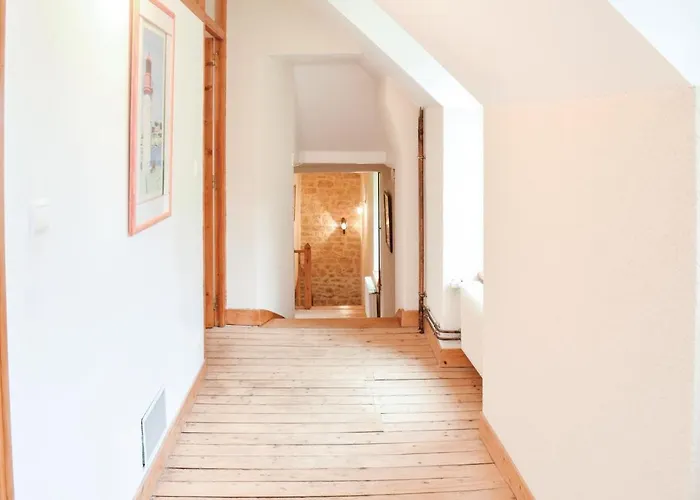 Holiday home 3 Bedroom Beautiful In Valognes