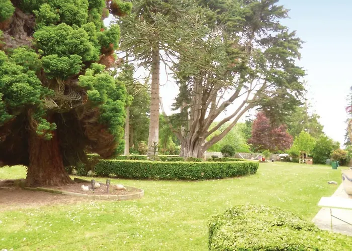 3 Bedroom Beautiful In Valognes